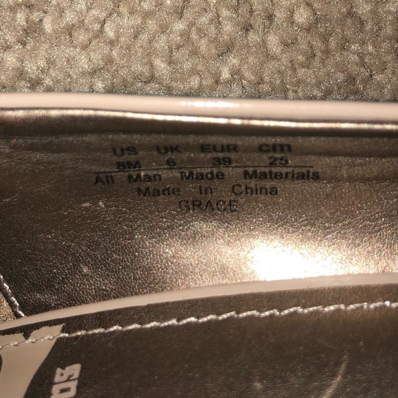 Nude pumps, size 8 - Picture 2 of 2